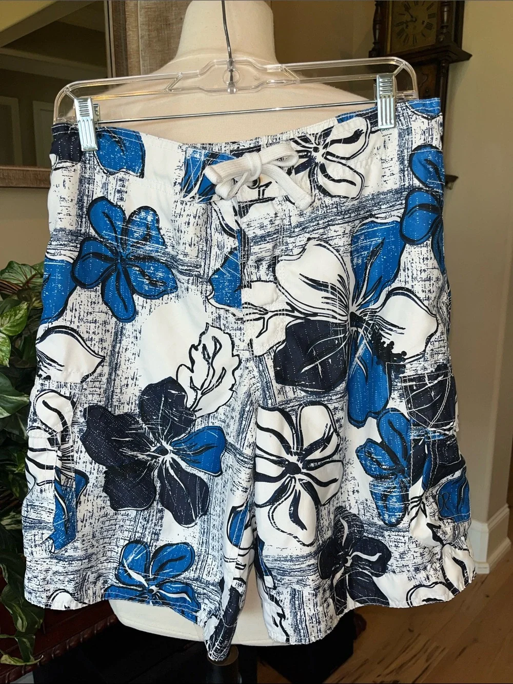 Retro White with Bold Blue Tropical Print Cargo Men’s Swim Trunks Lined